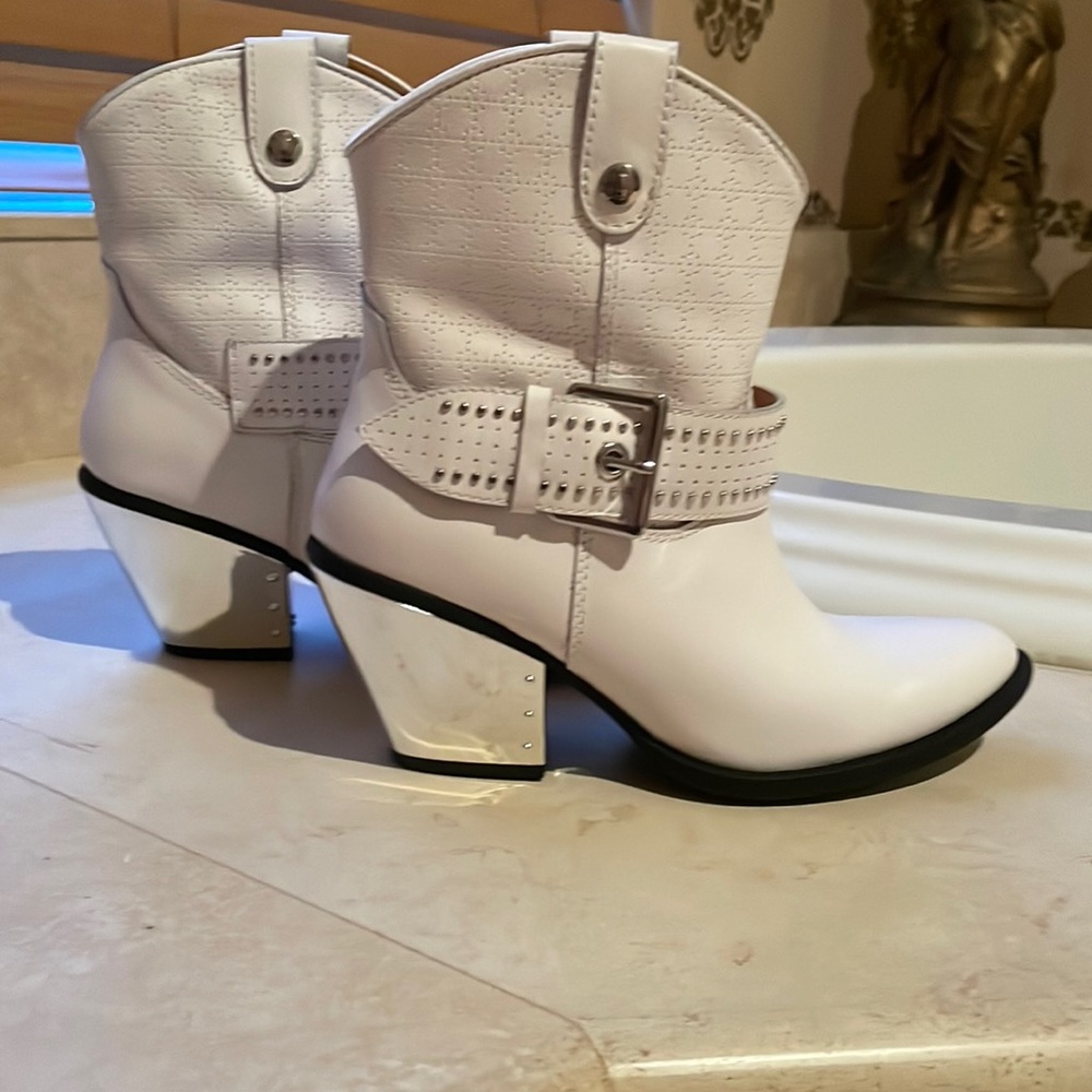 Dingo ankle boots. Brand new without tags, NEVER WORN.